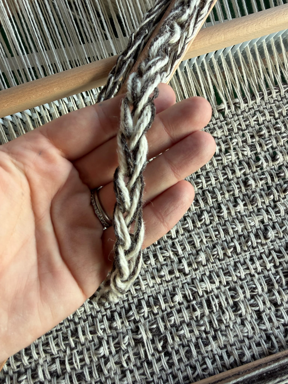 Weave a rug or wall hanging in a weekend Guide